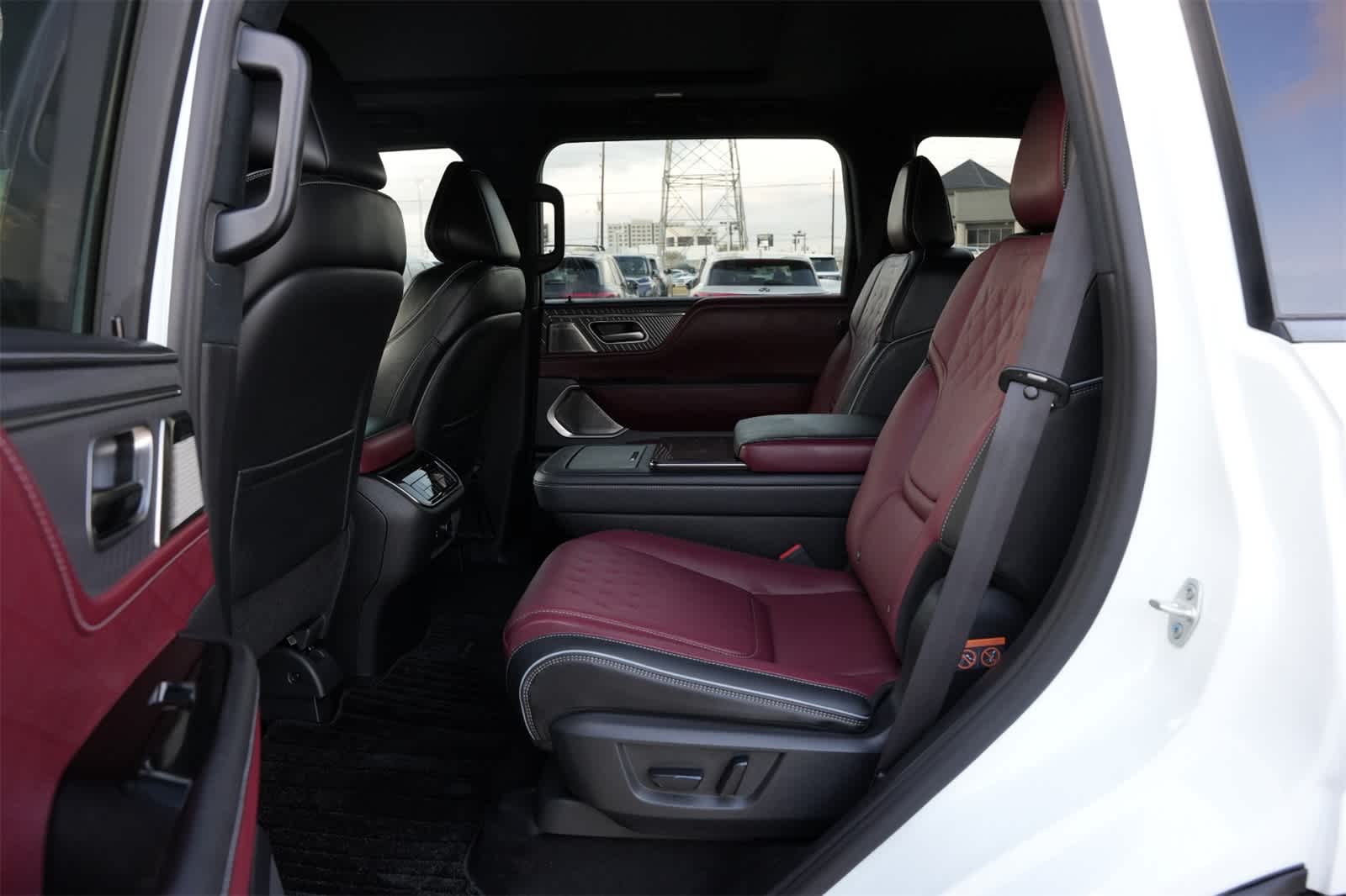 Thumbnail: 2026 INFINITI QX80 - 19