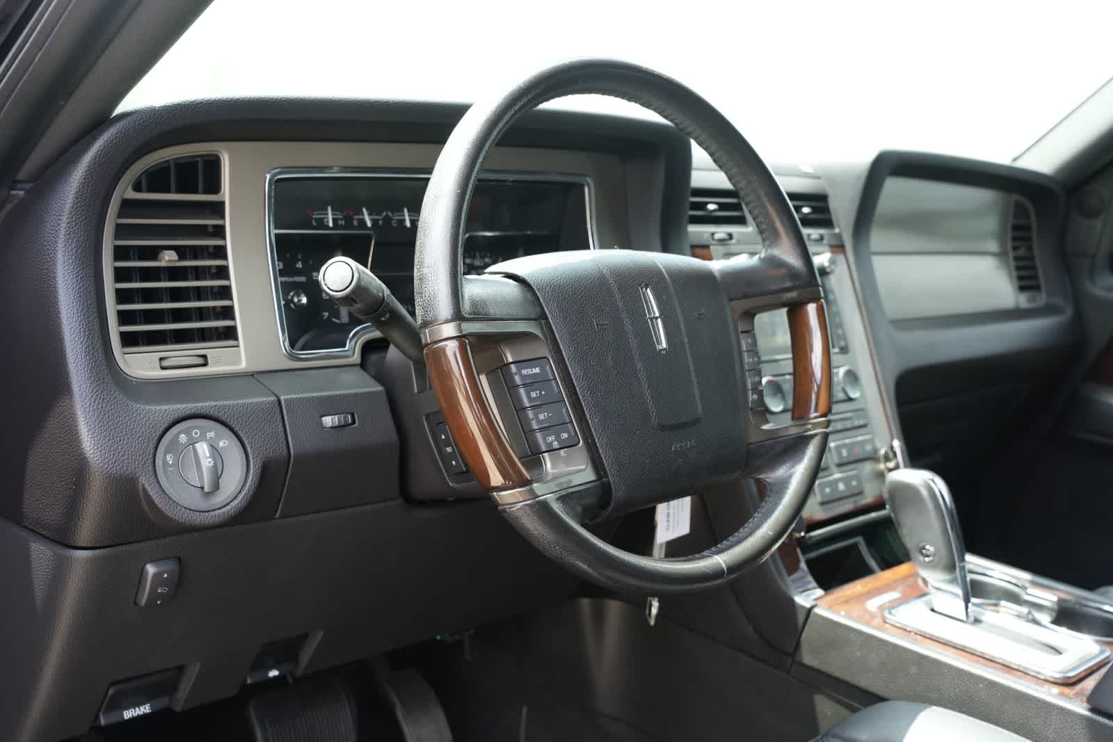 Thumbnail: 2014 Lincoln Navigator - 17