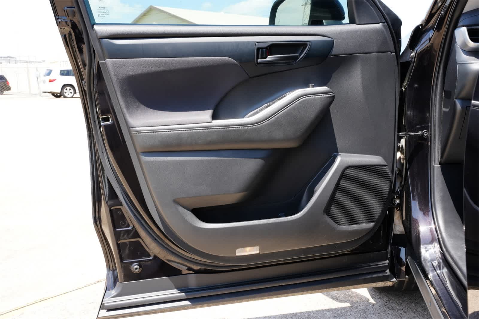 Thumbnail: 2020 Toyota Highlander - 18