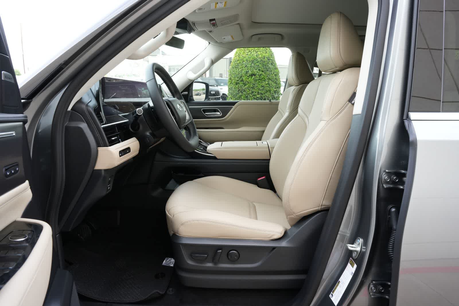 Thumbnail: 2026 INFINITI QX80 - 17