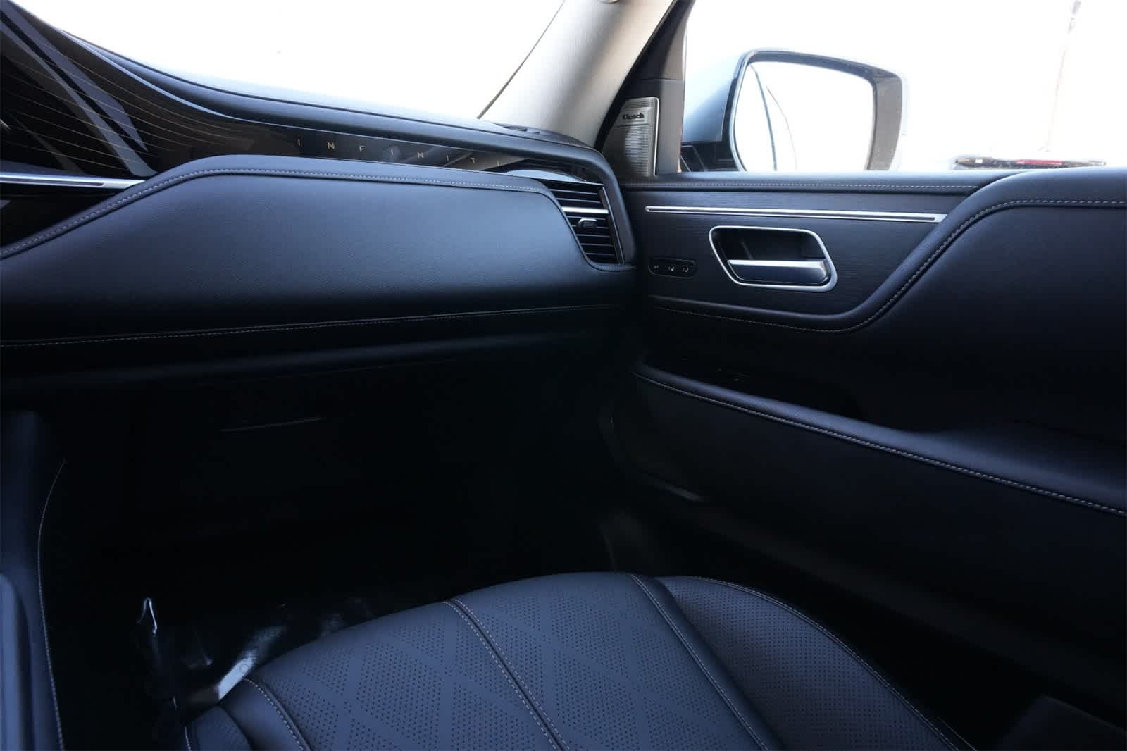 Thumbnail: 2025 INFINITI QX80 - 8