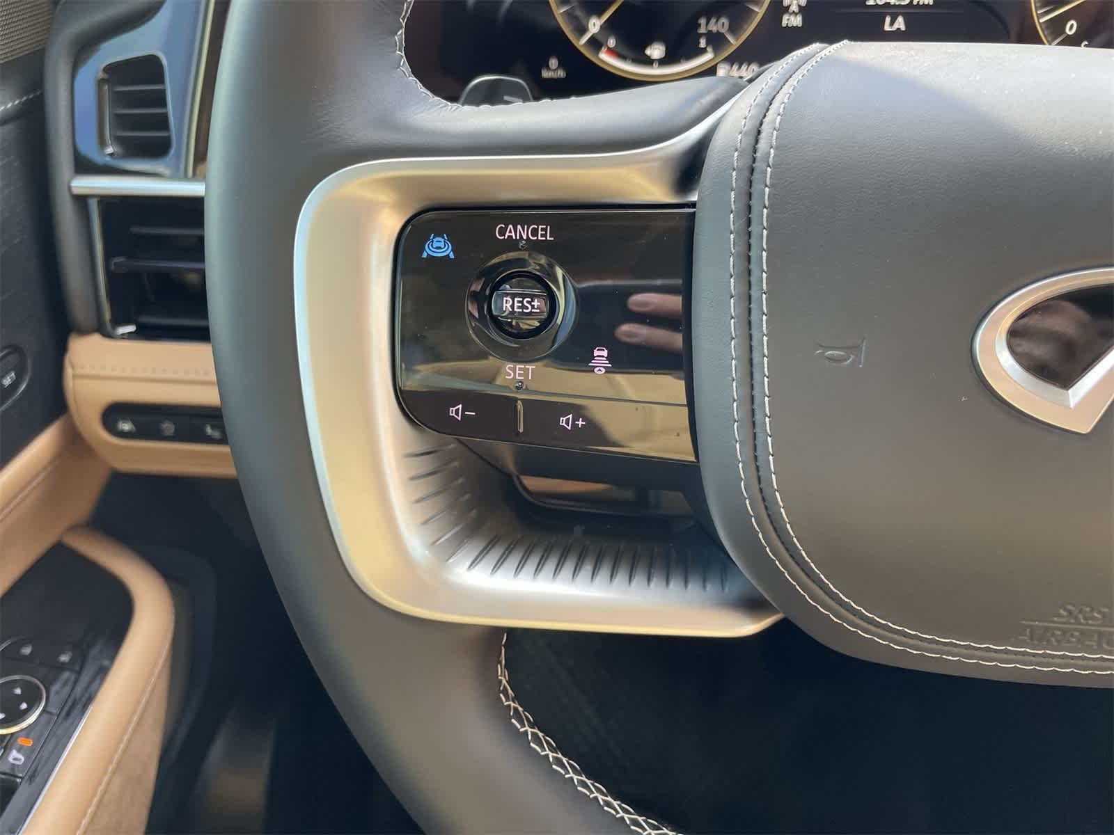 Thumbnail: 2025 INFINITI QX80 - 10