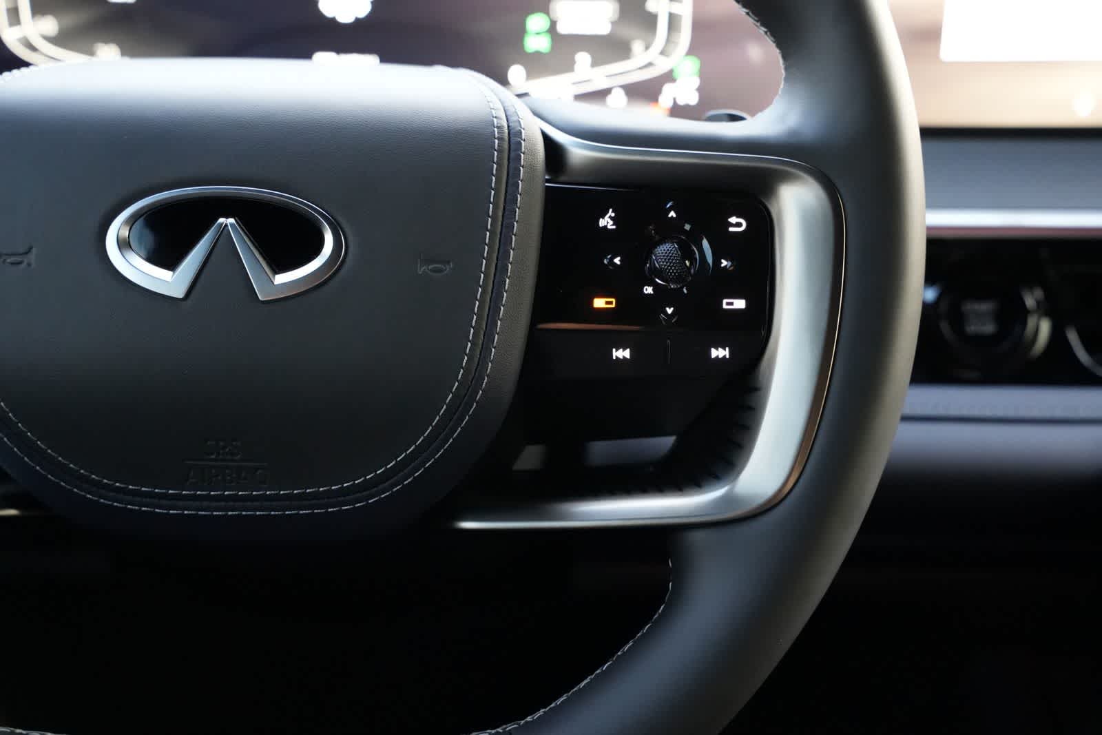 Thumbnail: 2026 INFINITI QX80 - 11