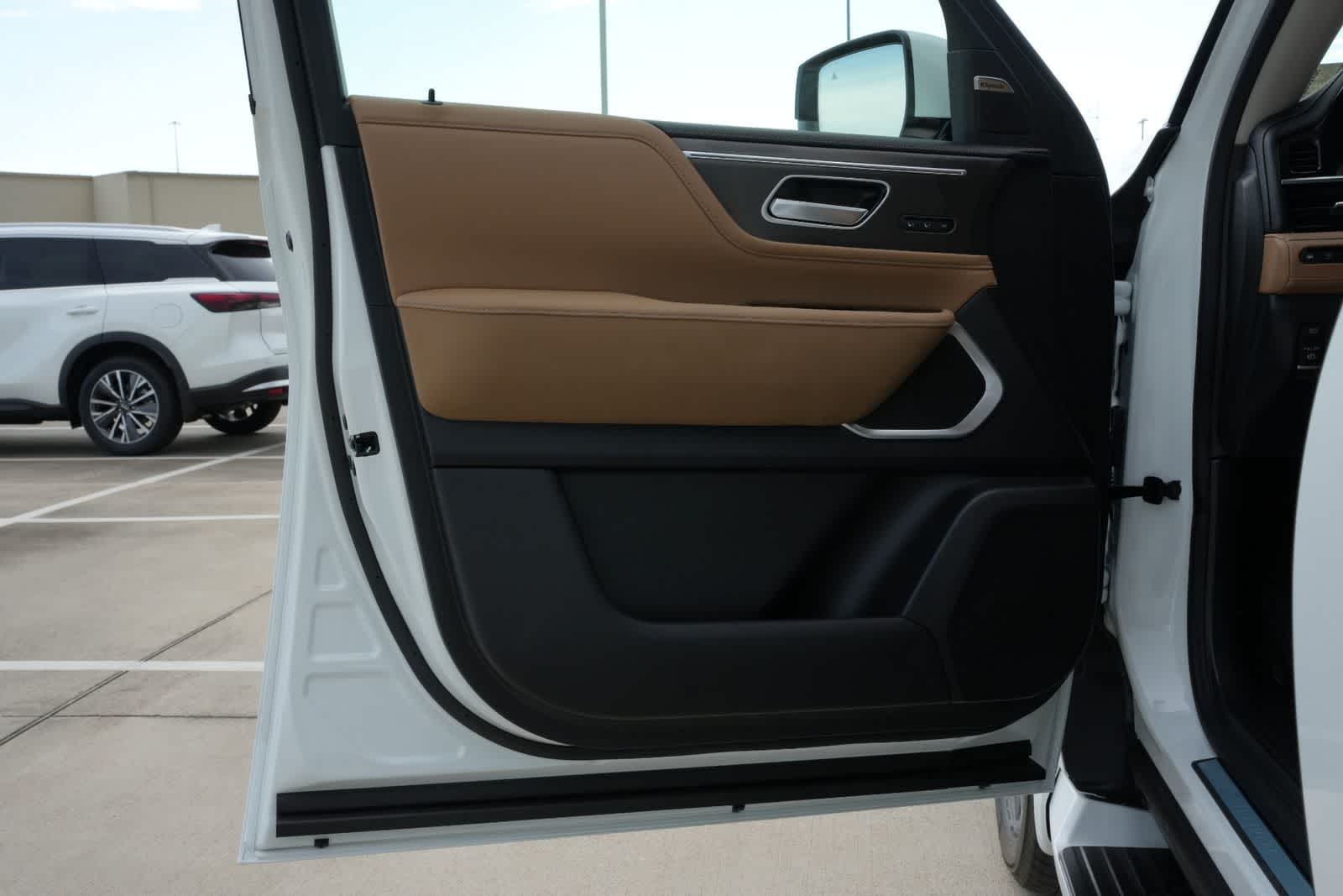 Thumbnail: 2027 INFINITI QX80 - 18