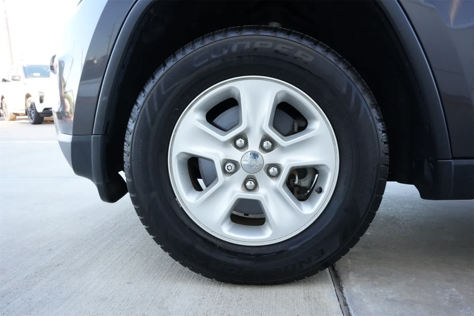 Thumbnail: 2016 Jeep Grand Cherokee - 26