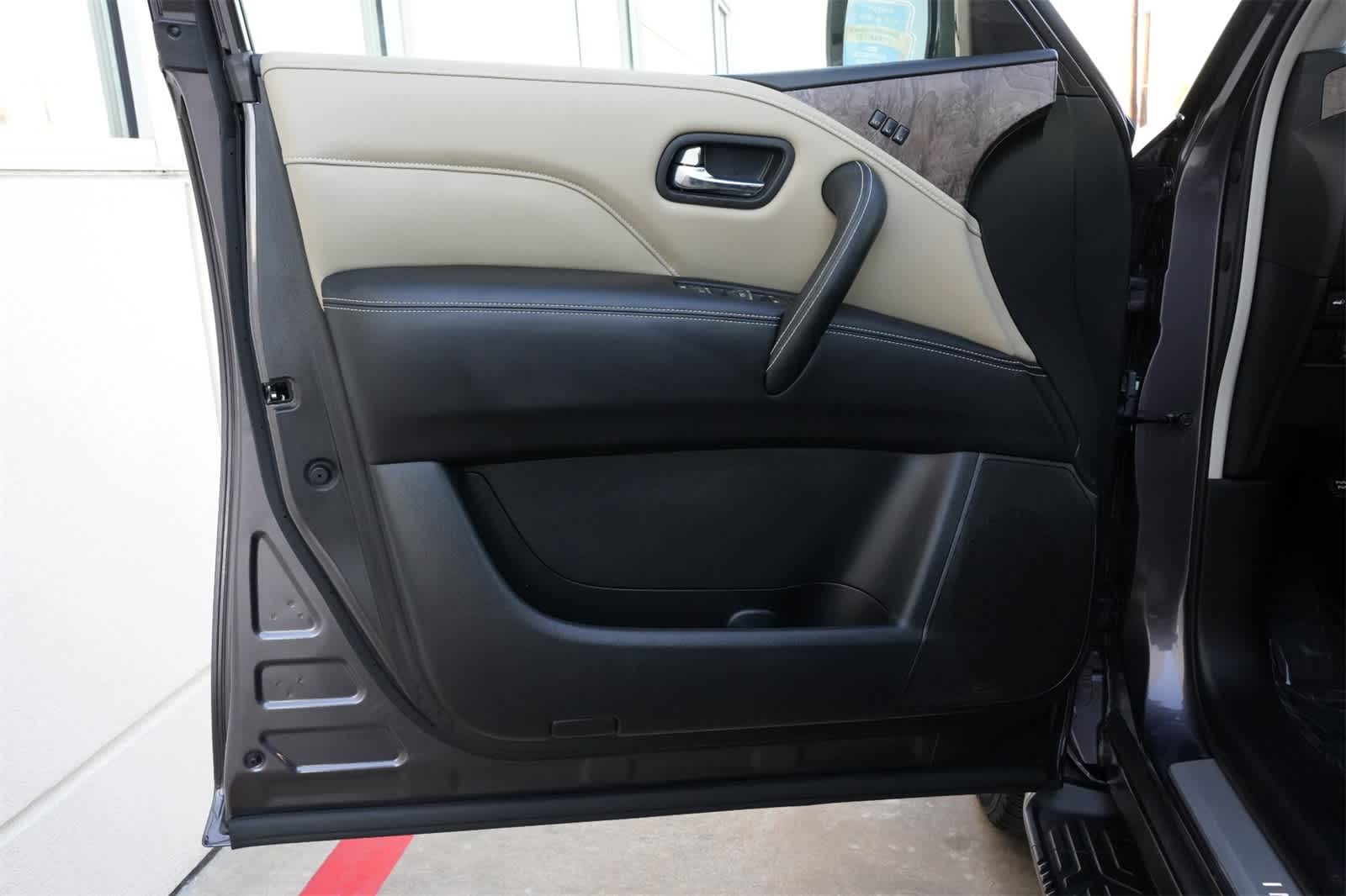 Thumbnail: 2023 INFINITI QX80 - 18