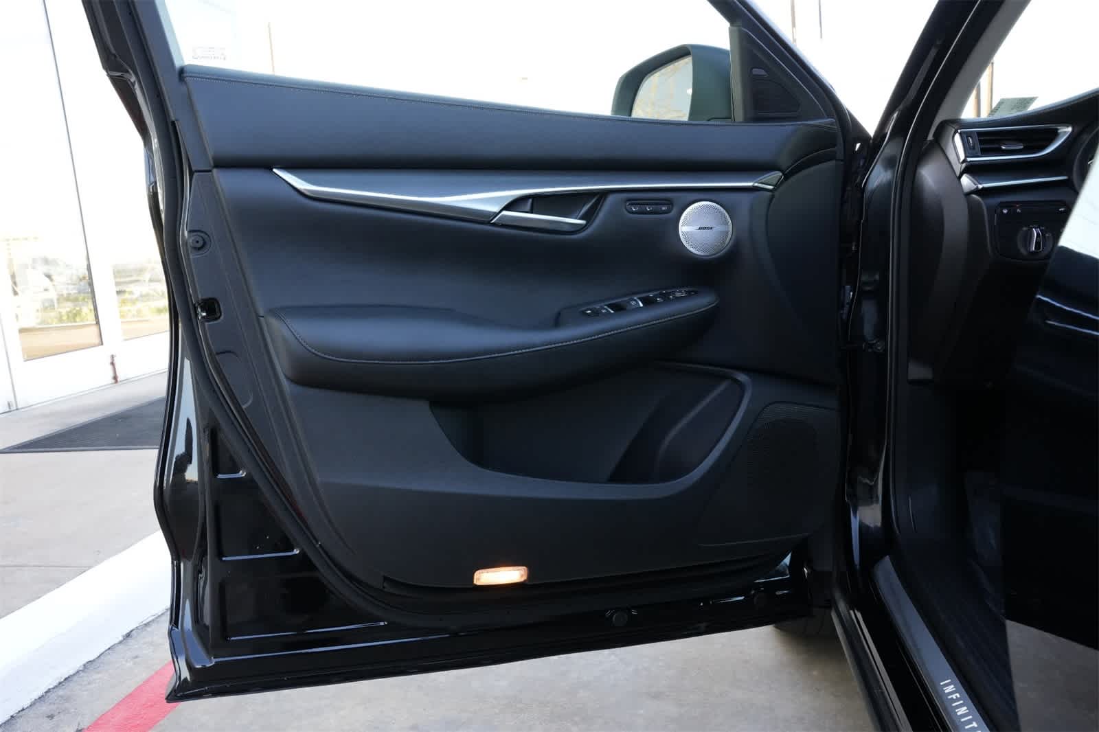 Thumbnail: 2025 INFINITI QX50 - 17