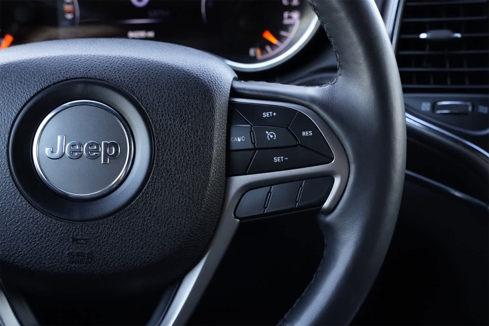 Thumbnail: 2018 Jeep Grand Cherokee - 11