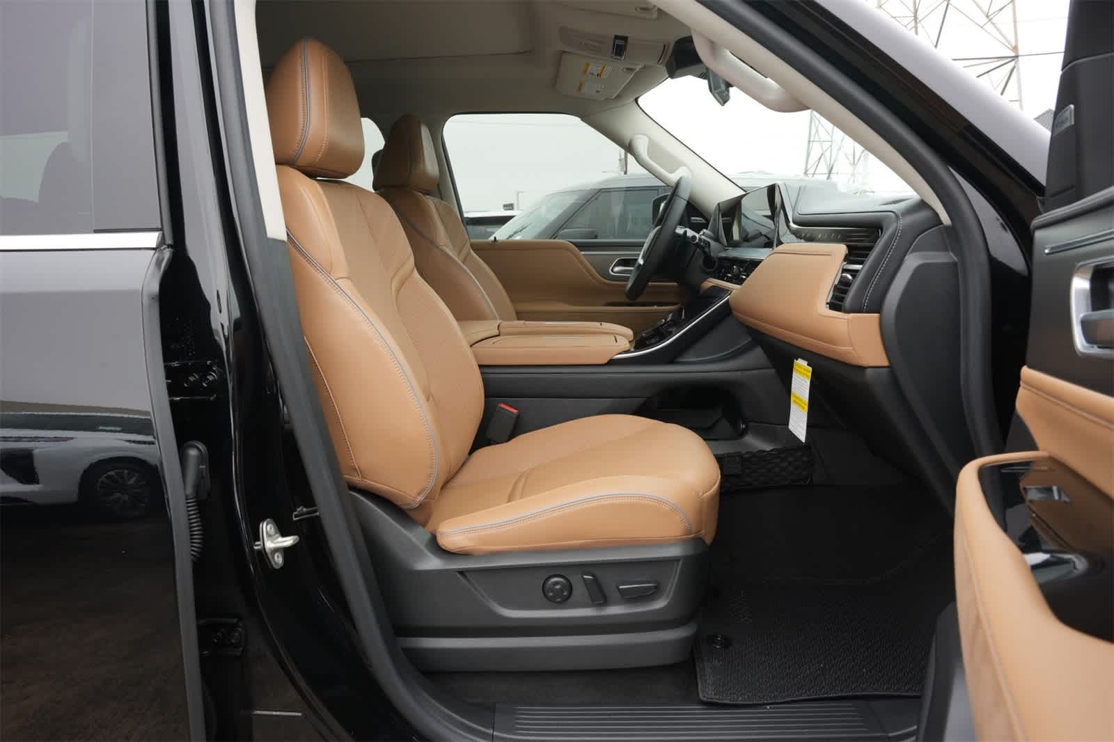 Thumbnail: 2025 INFINITI QX80 - 23