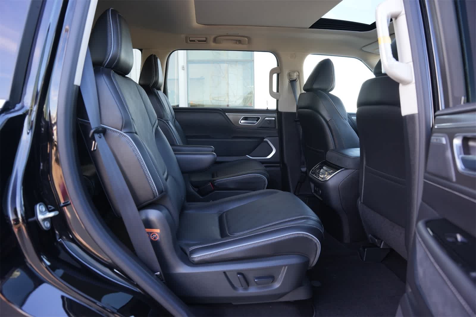 Thumbnail: 2025 INFINITI QX80 - 22