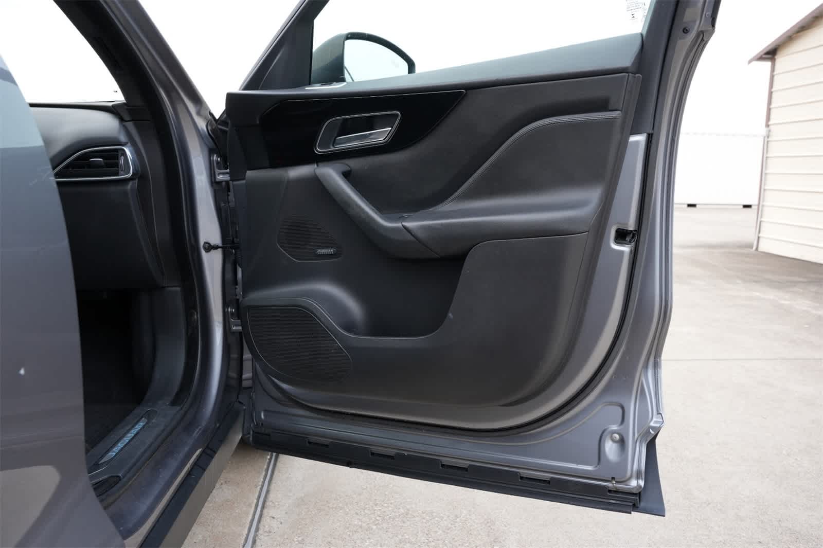 Thumbnail: 2020 Jaguar F-Pace - 23