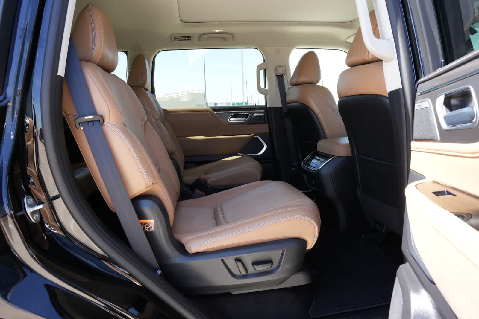 Thumbnail: 2026 INFINITI QX80 - 21