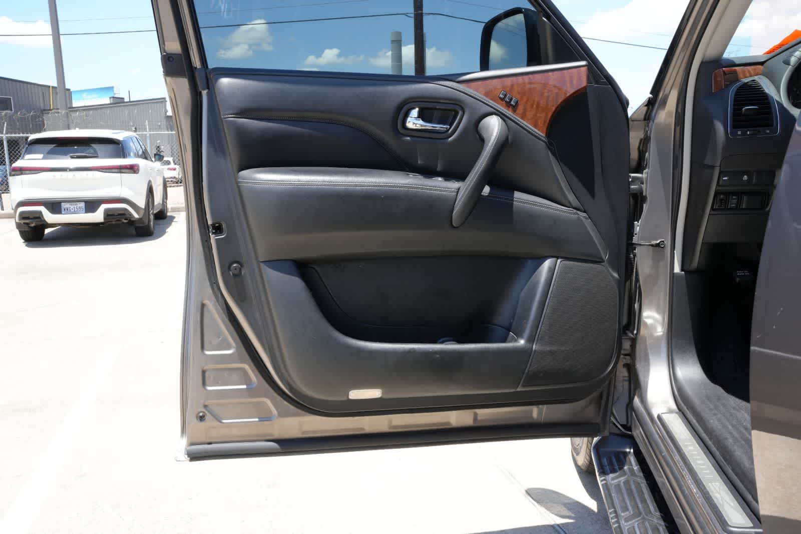 Thumbnail: 2019 INFINITI QX80 - 18