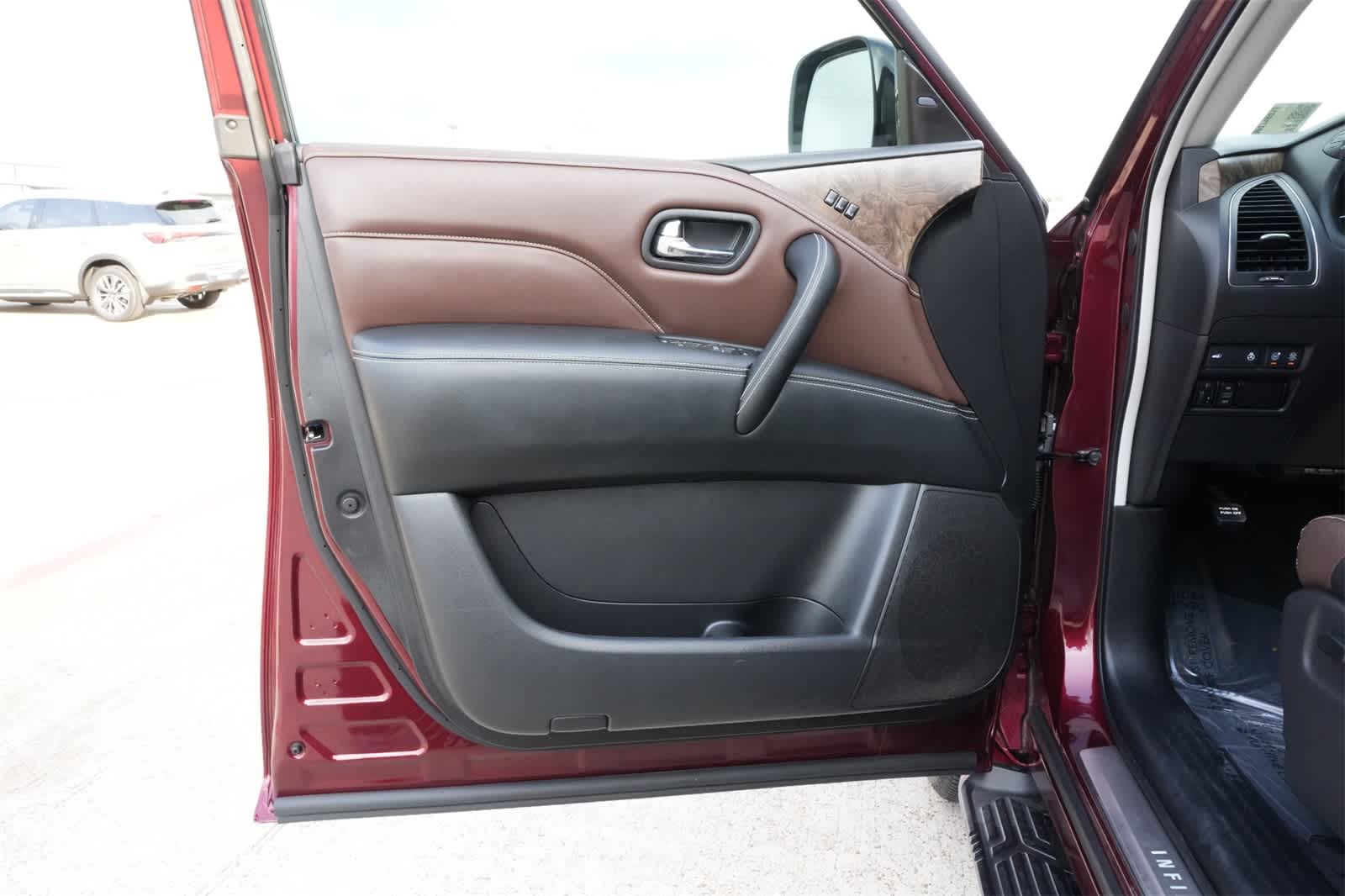 Thumbnail: 2021 INFINITI QX80 - 18