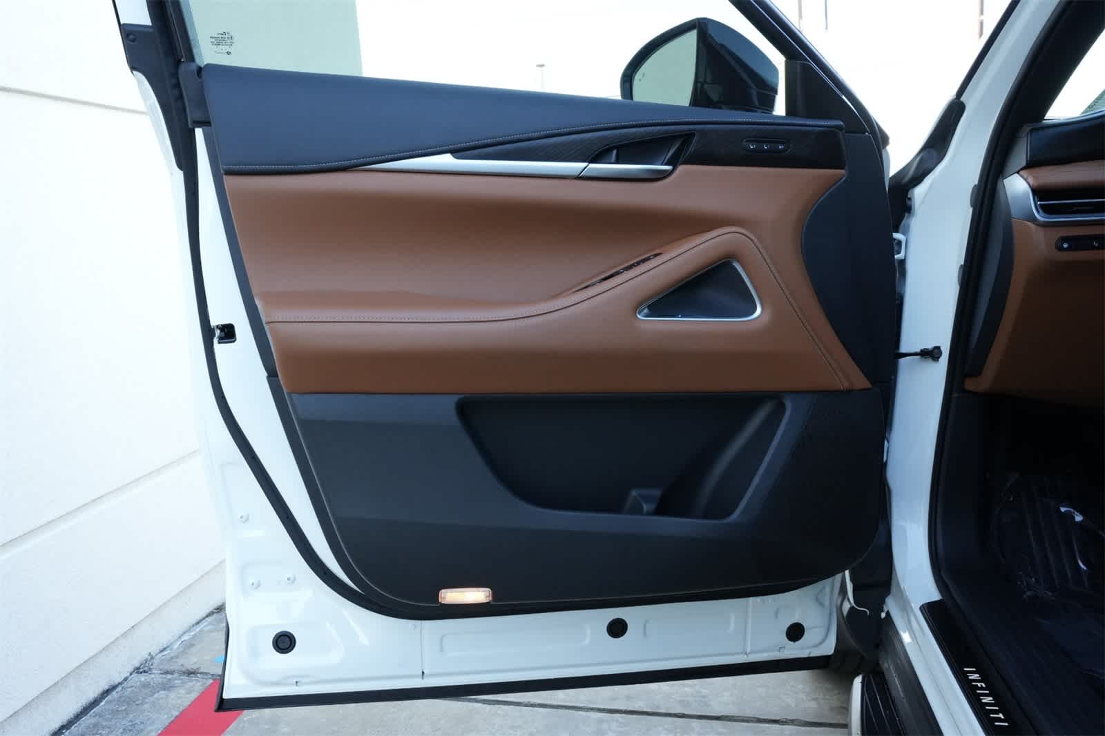 Thumbnail: 2025 INFINITI QX60 - 18