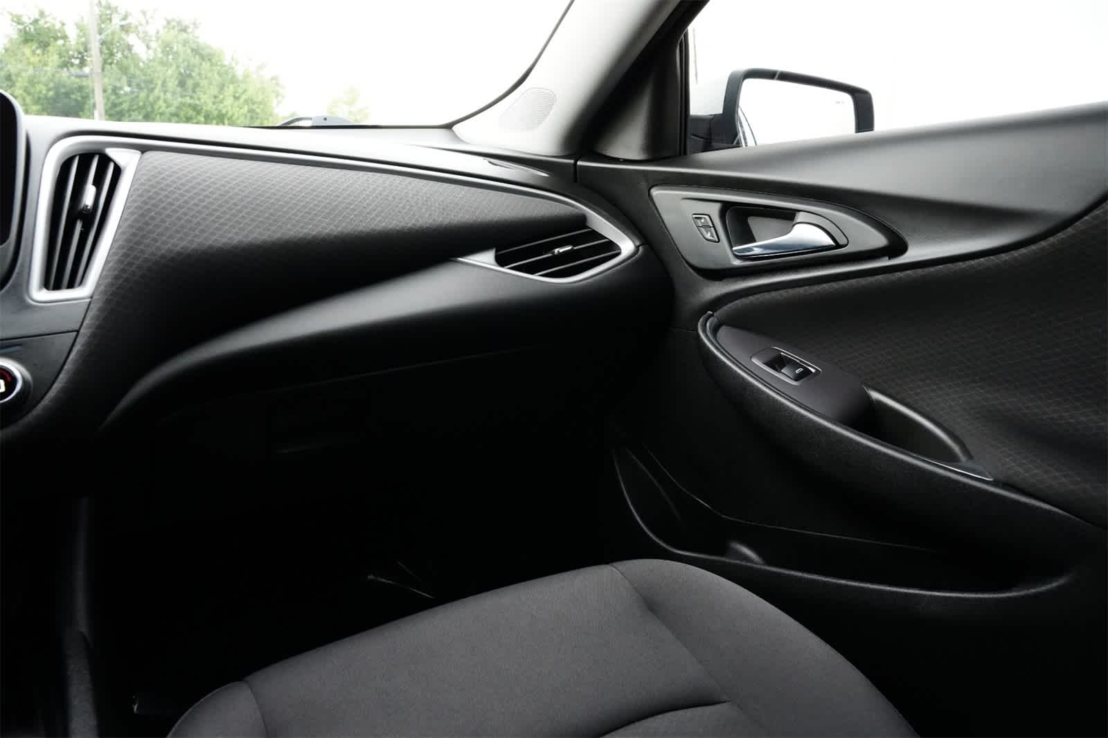Thumbnail: 2022 Chevrolet Malibu - 8