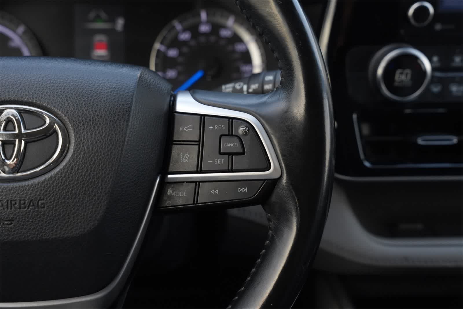 Thumbnail: 2022 Toyota Highlander - 12