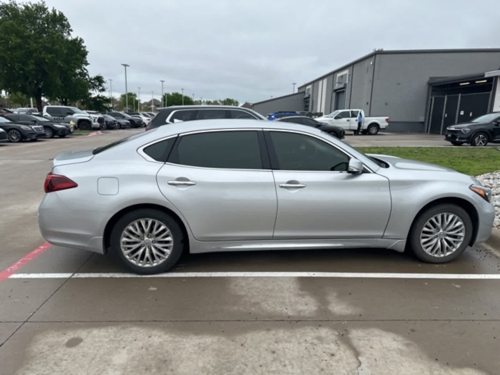 Thumbnail: 2016 INFINITI Q70 - 2