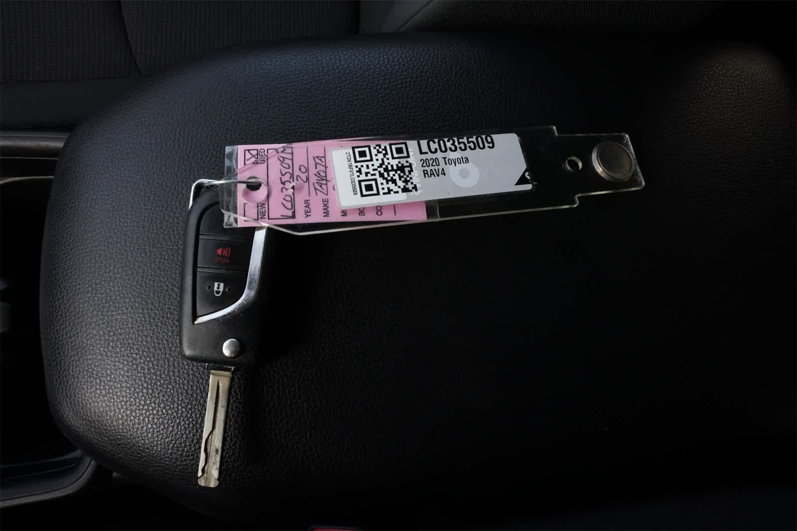 Thumbnail: 2020 Toyota RAV4 - 27