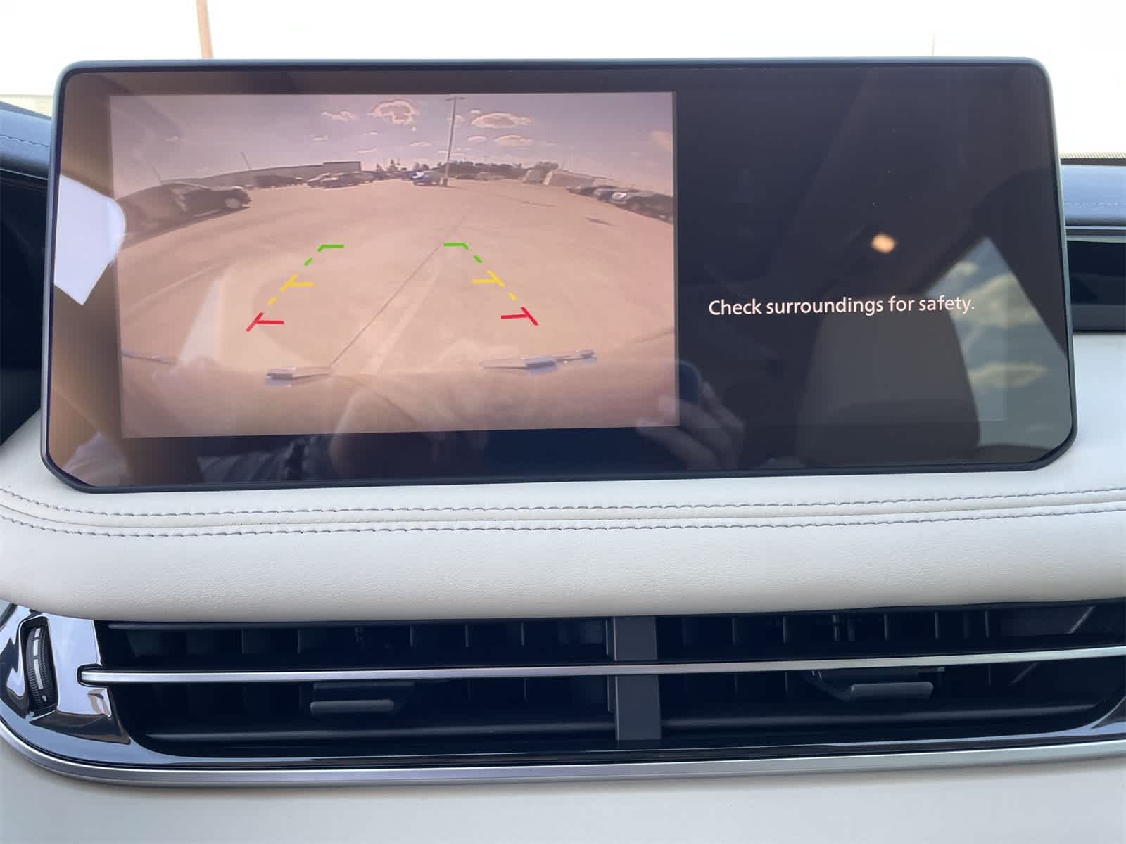 Thumbnail: 2025 INFINITI QX60 - 14
