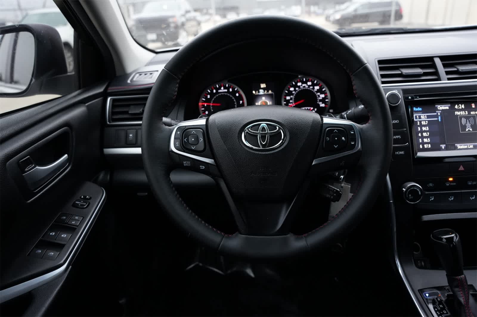 Thumbnail: 2015 Toyota Camry - 9