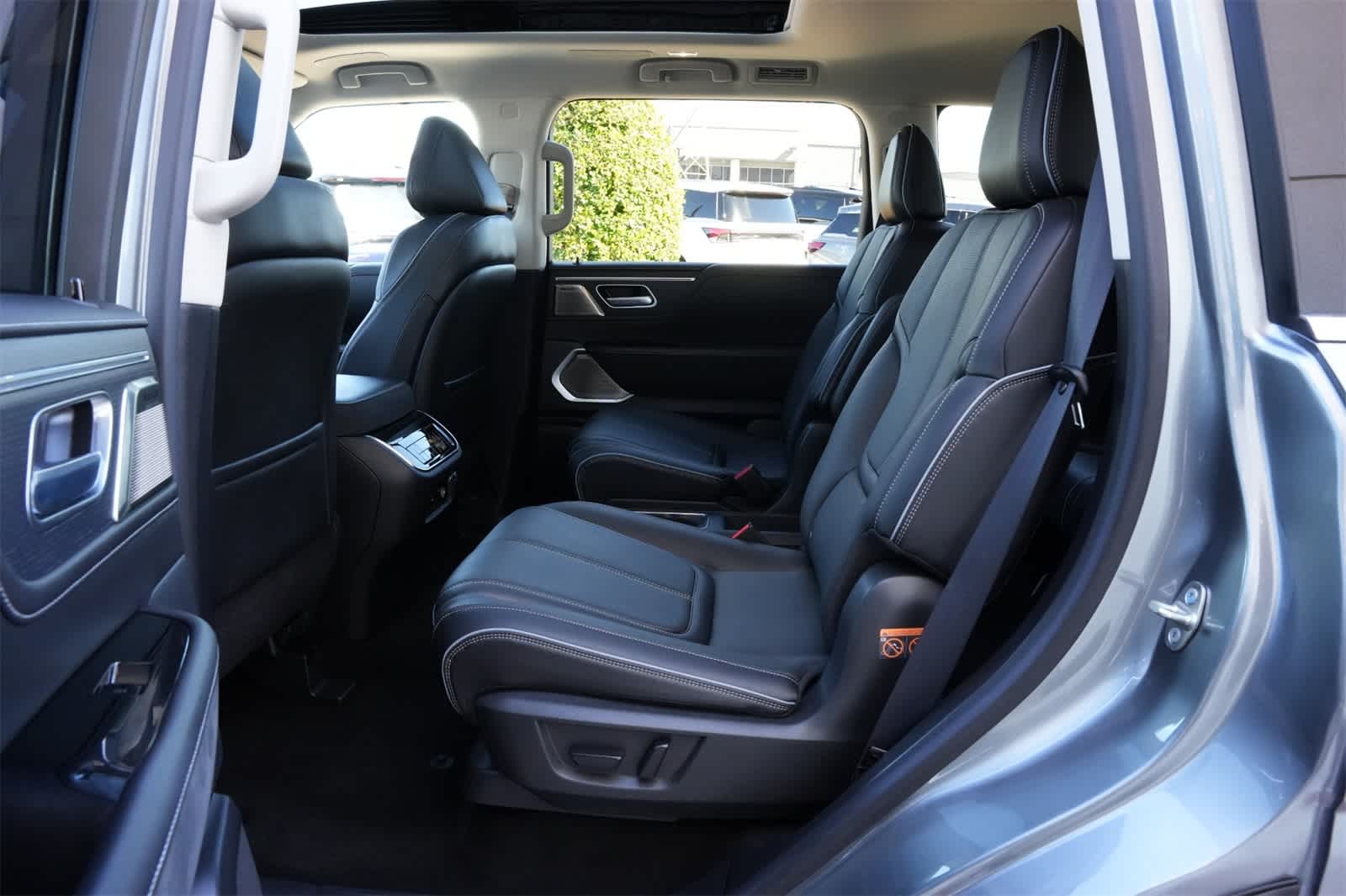 Thumbnail: 2025 INFINITI QX80 - 19