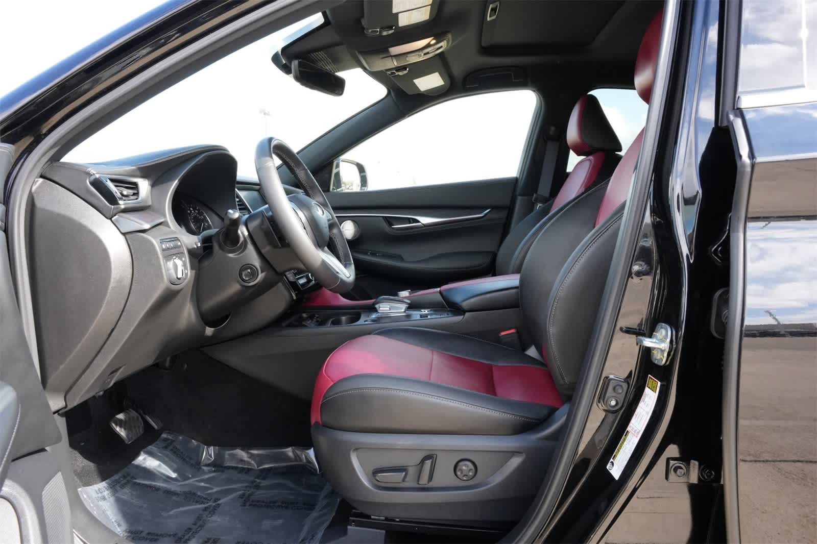 Thumbnail: 2025 INFINITI QX55 - 17