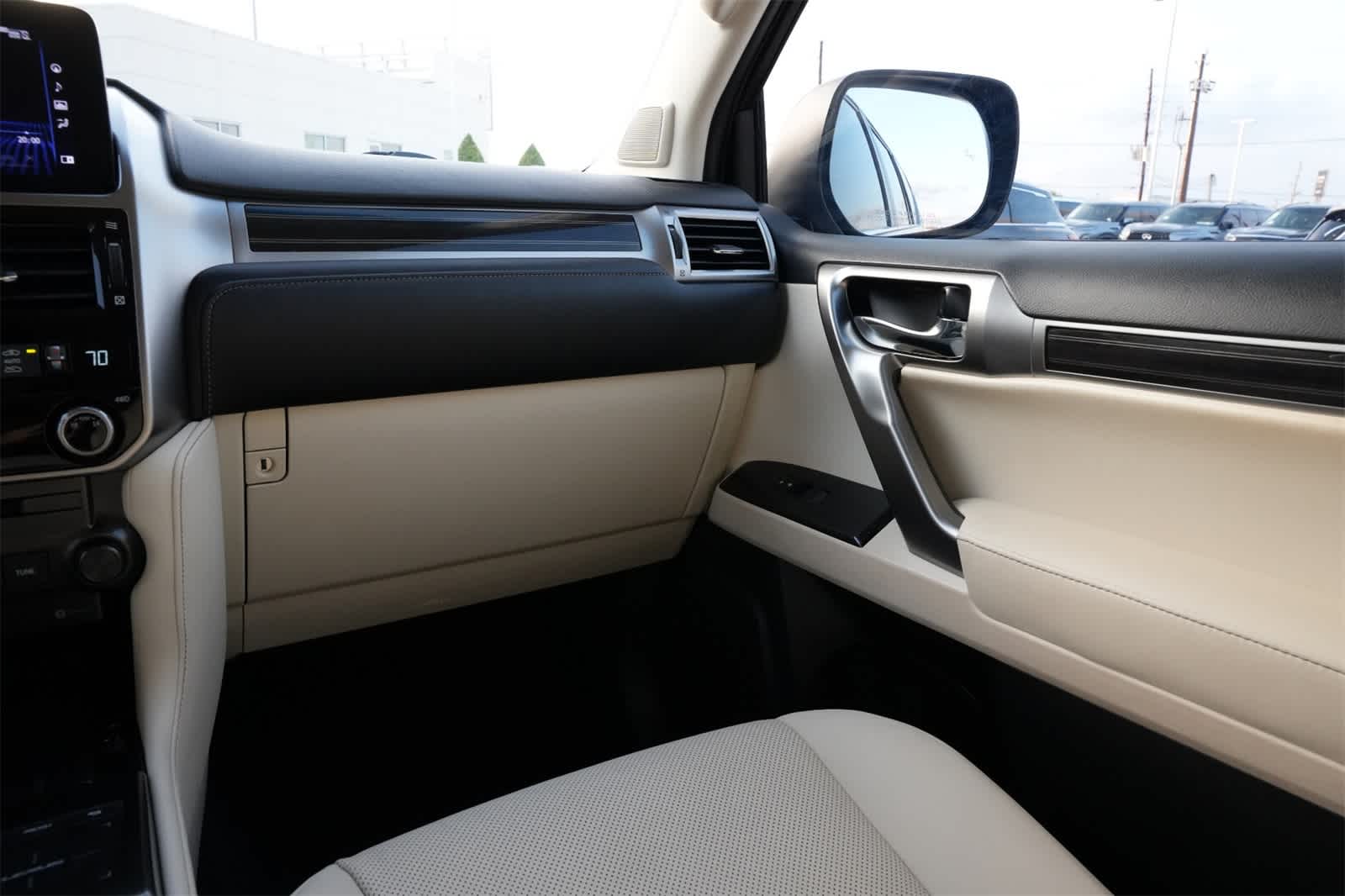 Thumbnail: 2022 Lexus GX - 8