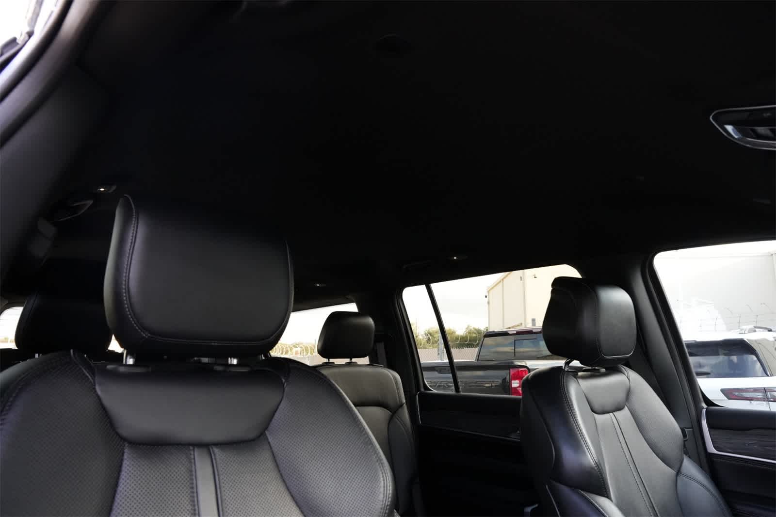 Thumbnail: 2022 Jeep Wagoneer - 24