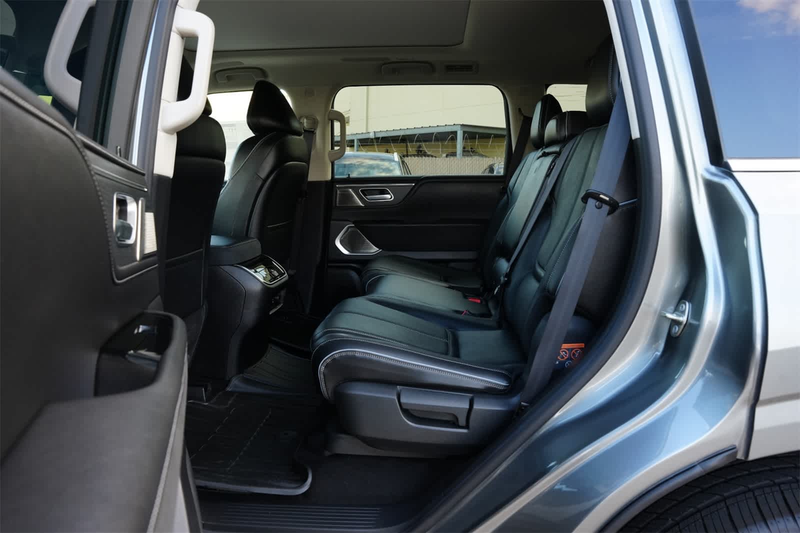 Thumbnail: 2025 INFINITI QX80 - 19