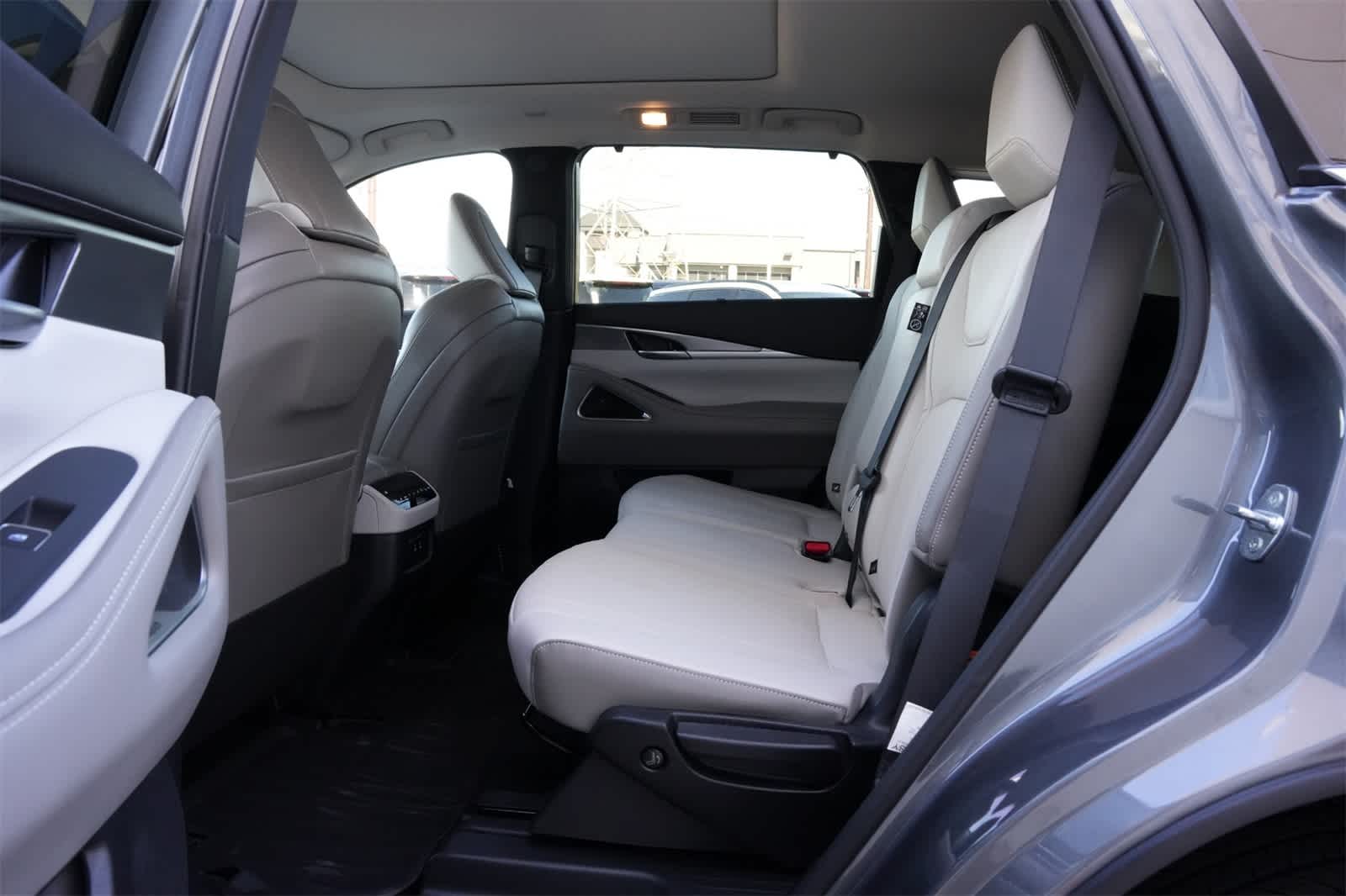 Thumbnail: 2026 INFINITI QX60 - 19