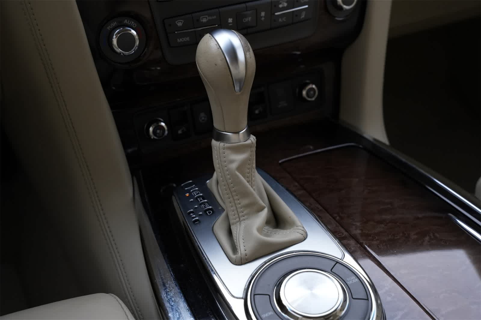 Thumbnail: 2011 INFINITI QX56 - 15