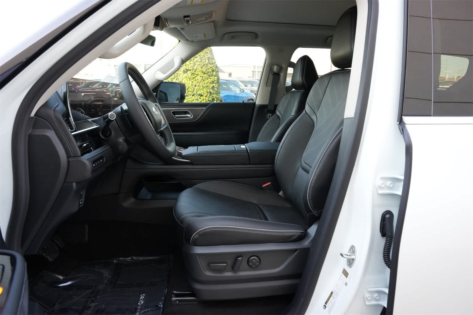 Thumbnail: 2026 INFINITI QX80 - 16