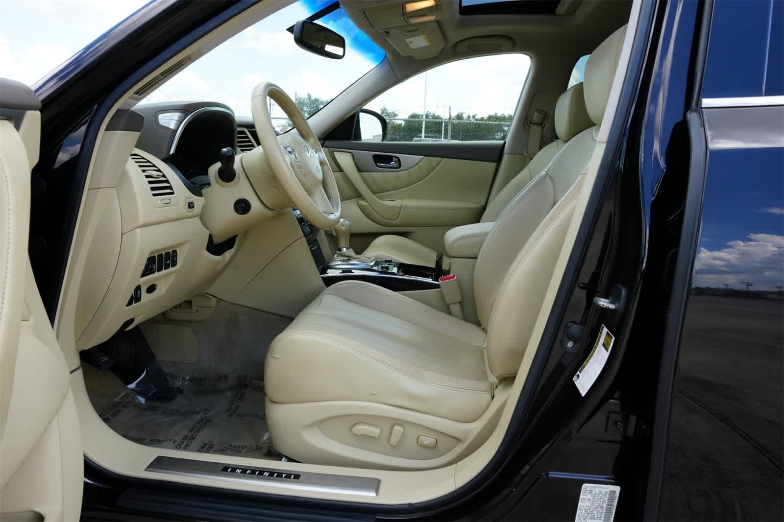 Thumbnail: 2015 INFINITI QX70 - 17