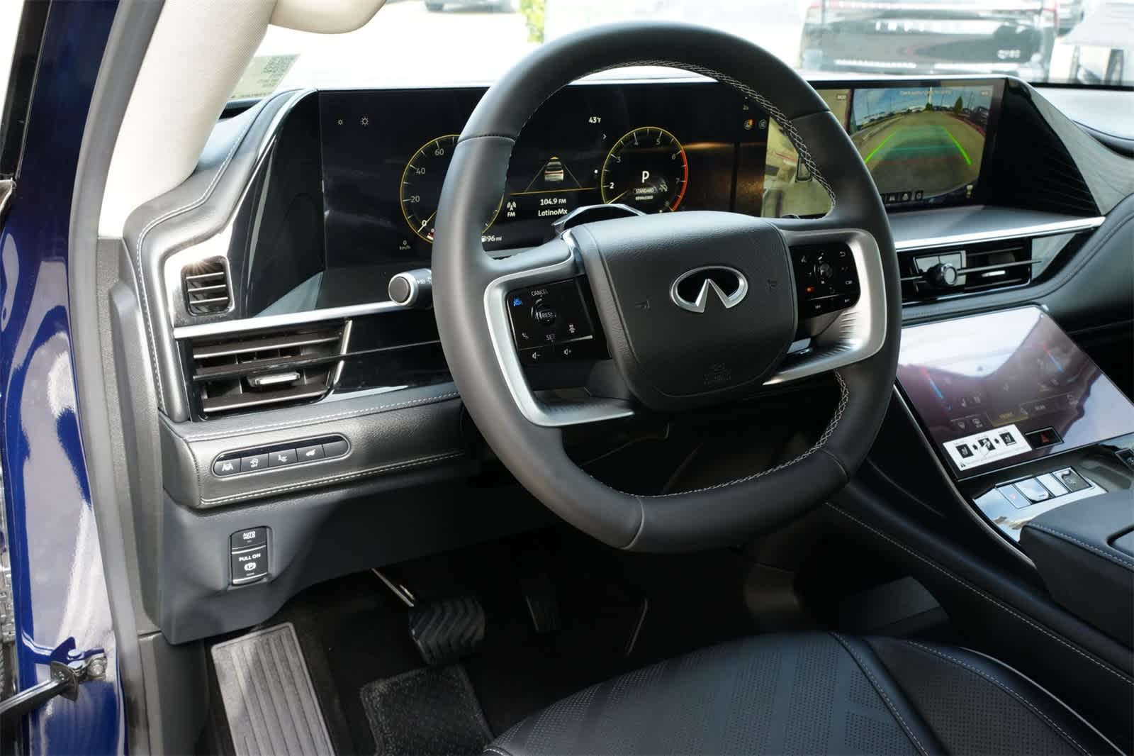 Thumbnail: 2025 INFINITI QX80 - 16