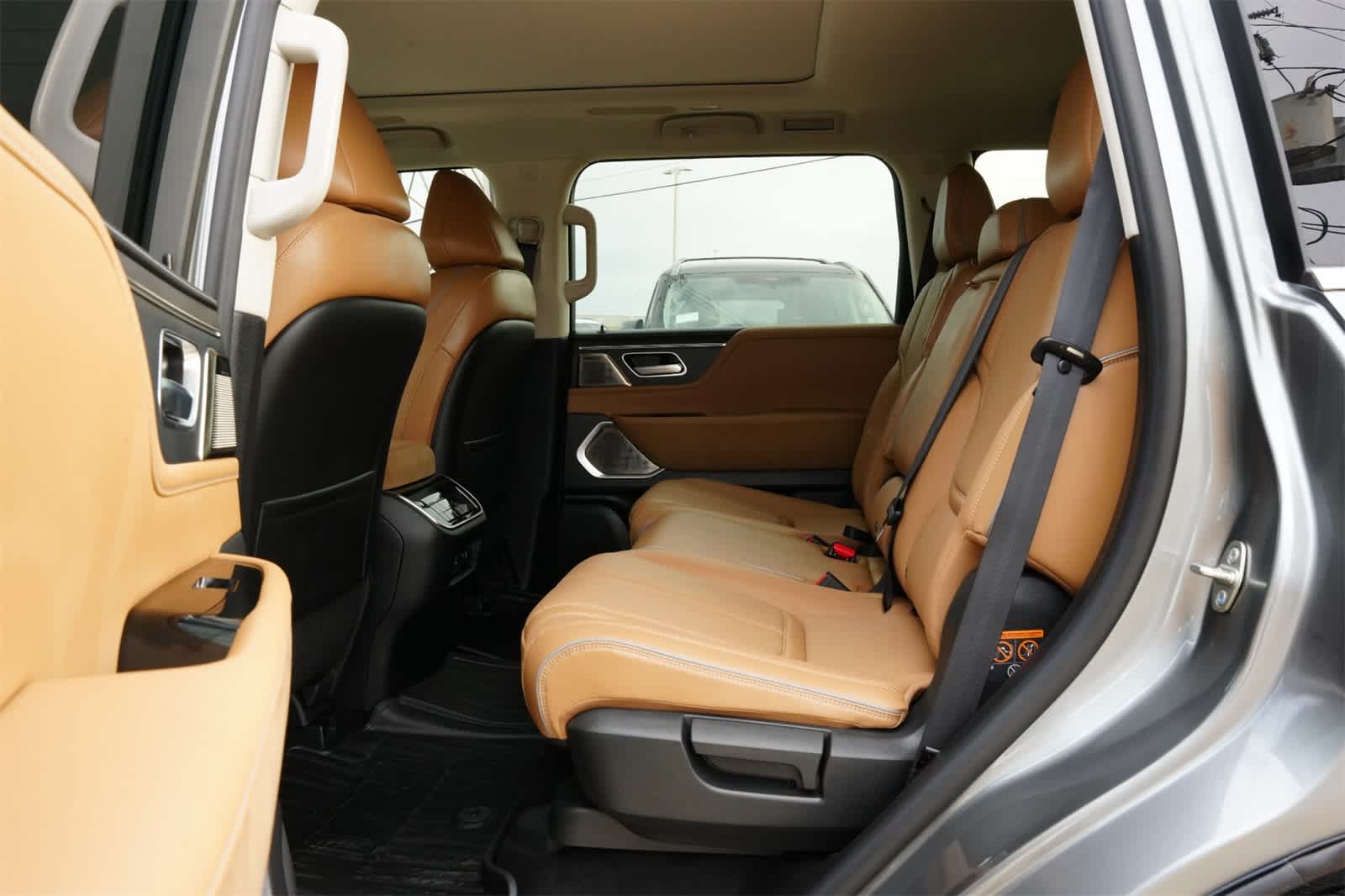 Thumbnail: 2025 INFINITI QX80 - 19