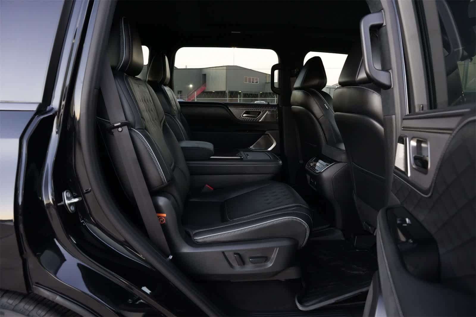 Thumbnail: 2026 INFINITI QX80 - 22