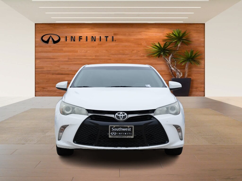 Used 2015 Toyota Camry SE Sedan