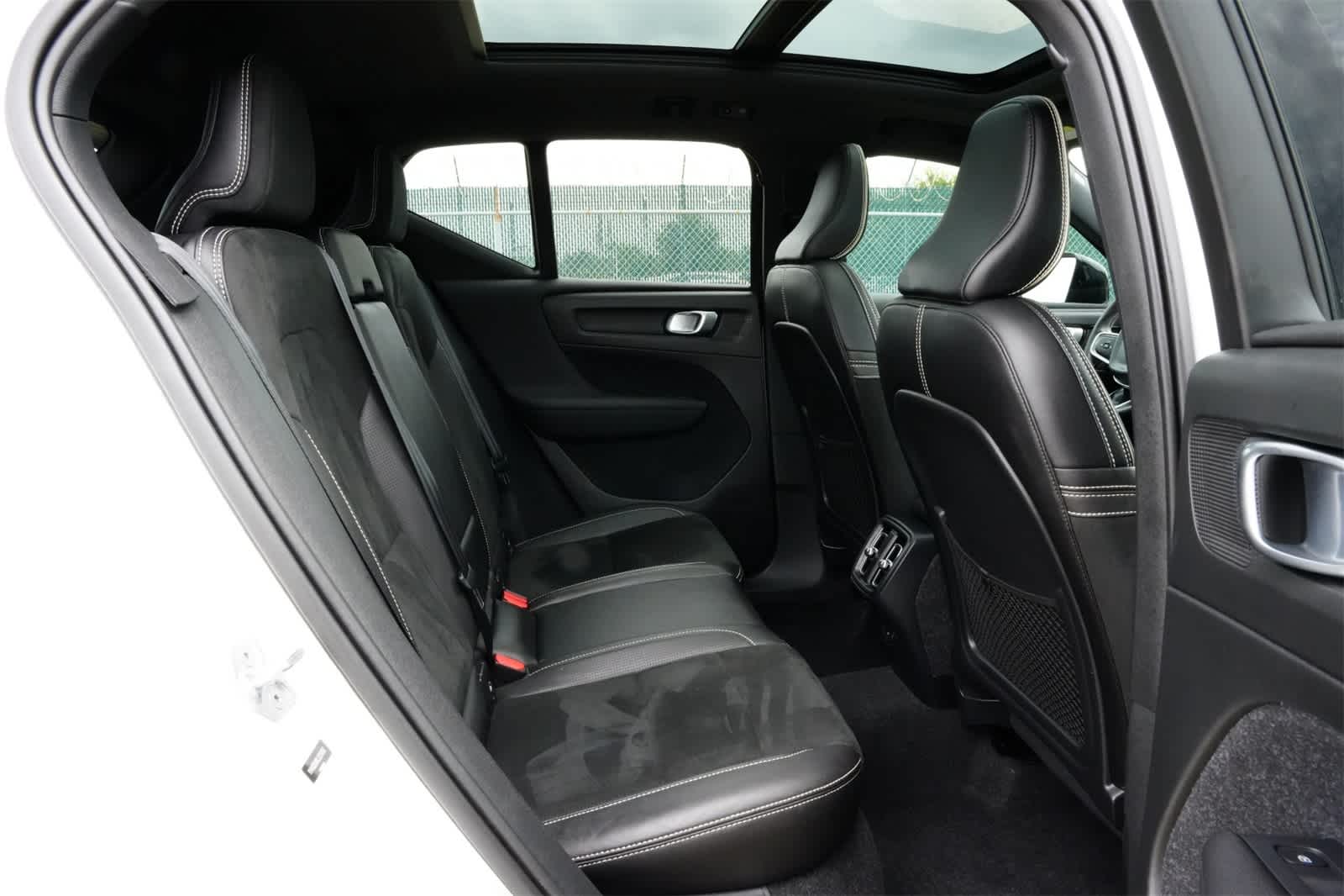 Thumbnail: 2020 Volvo XC40 - 21