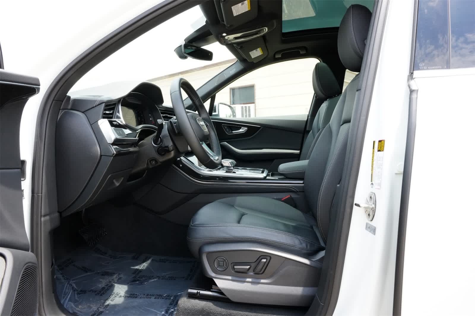 Thumbnail: 2025 Audi Q7 - 17