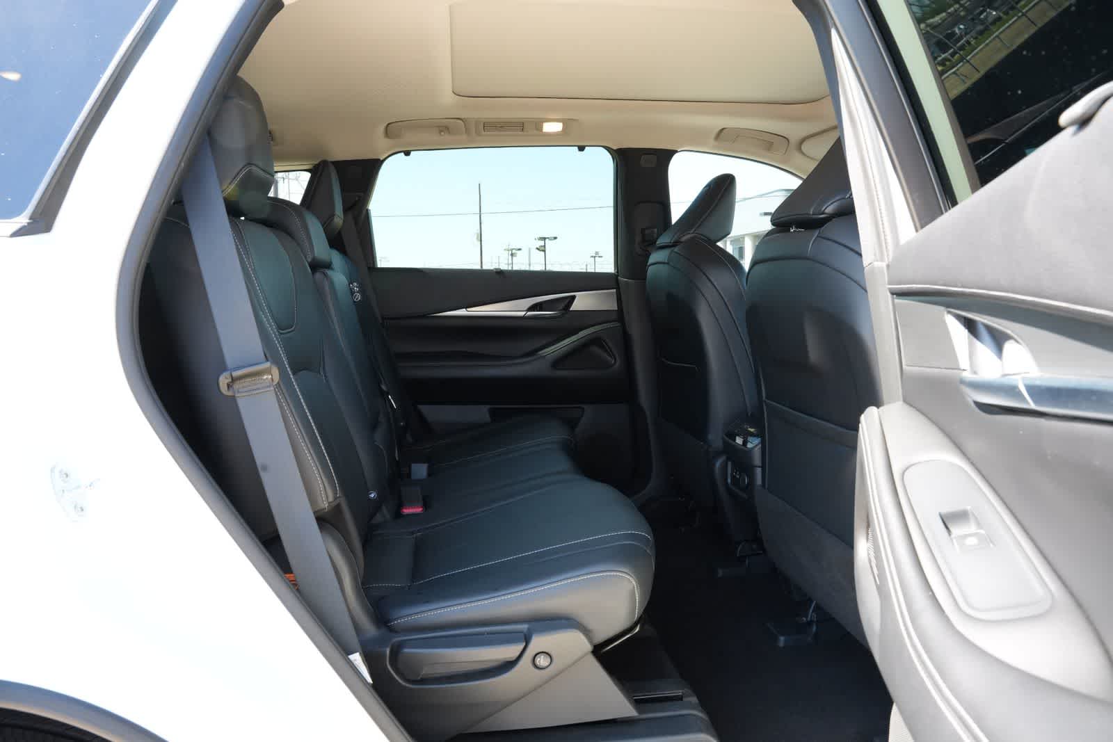 Thumbnail: 2023 INFINITI QX60 - 24