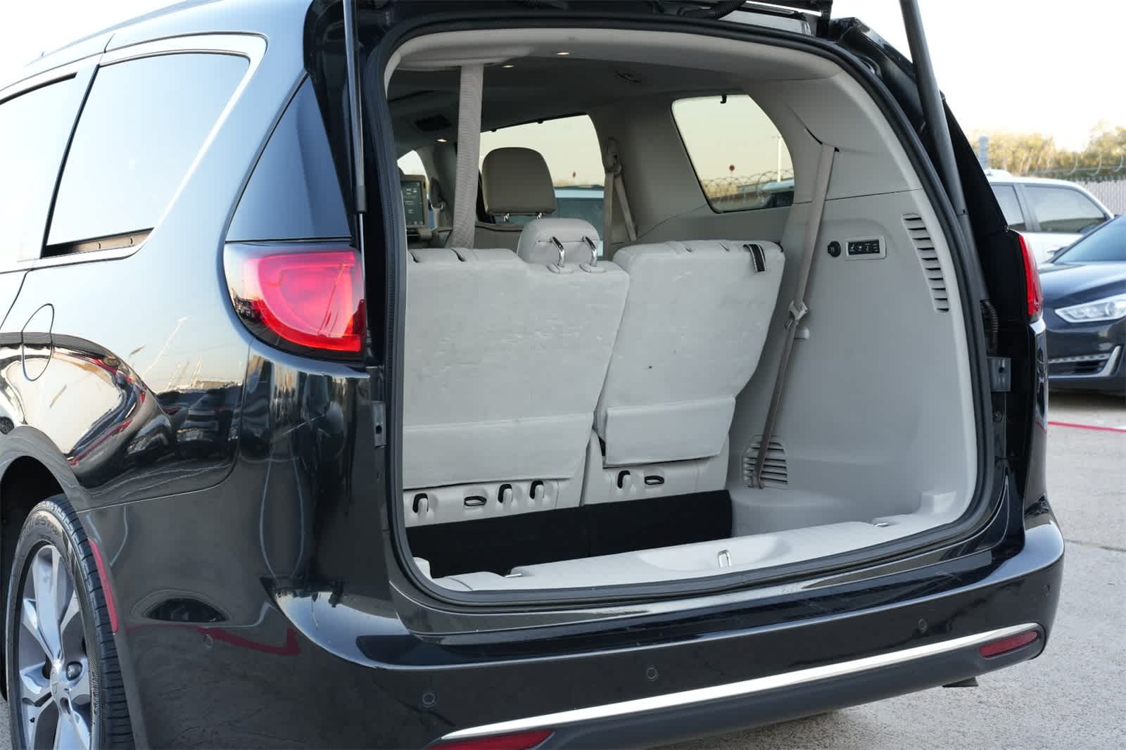 Thumbnail: 2020 Chrysler Pacifica - 20