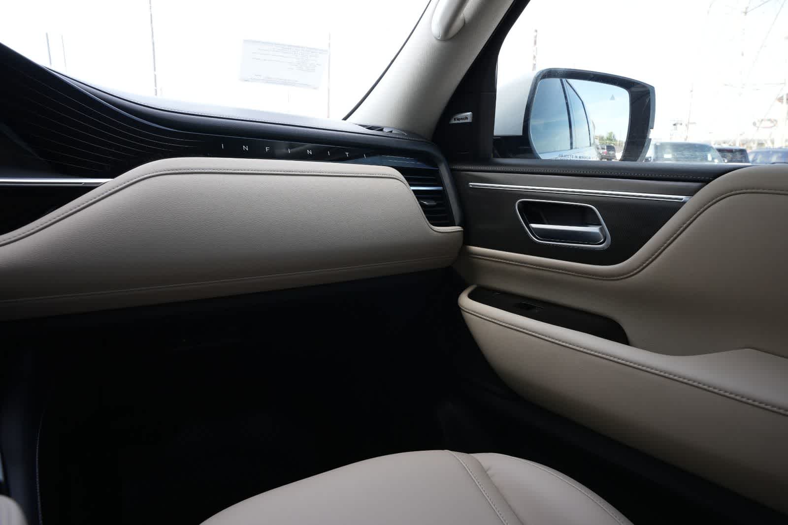 Thumbnail: 2026 INFINITI QX80 - 8