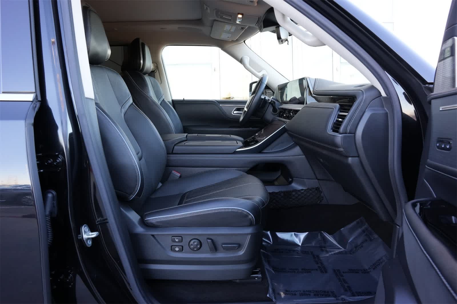 Thumbnail: 2025 INFINITI QX80 - 23