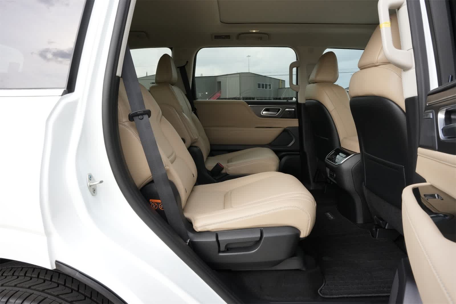 Thumbnail: 2026 INFINITI QX80 - 21