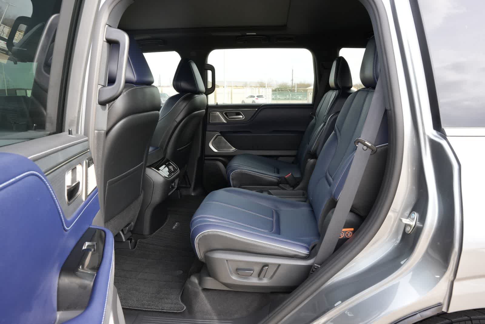 Thumbnail: 2026 INFINITI QX80 - 19