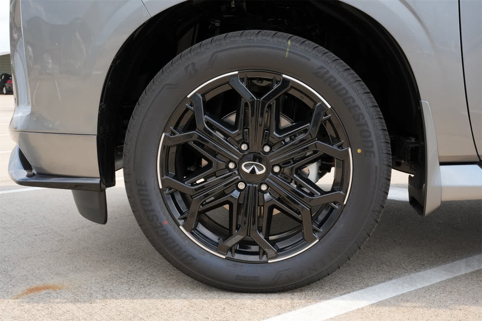 Thumbnail: 2026 INFINITI QX80 - 26