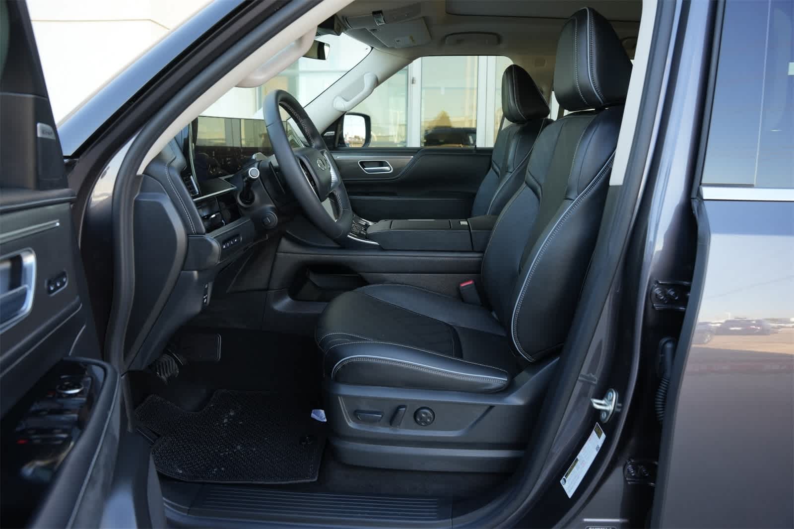 2025 INFINITI QX80 Luxe 17