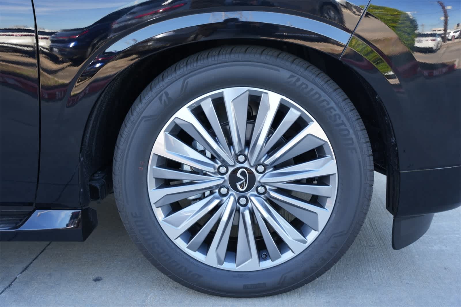Thumbnail: 2025 INFINITI QX80 - 25