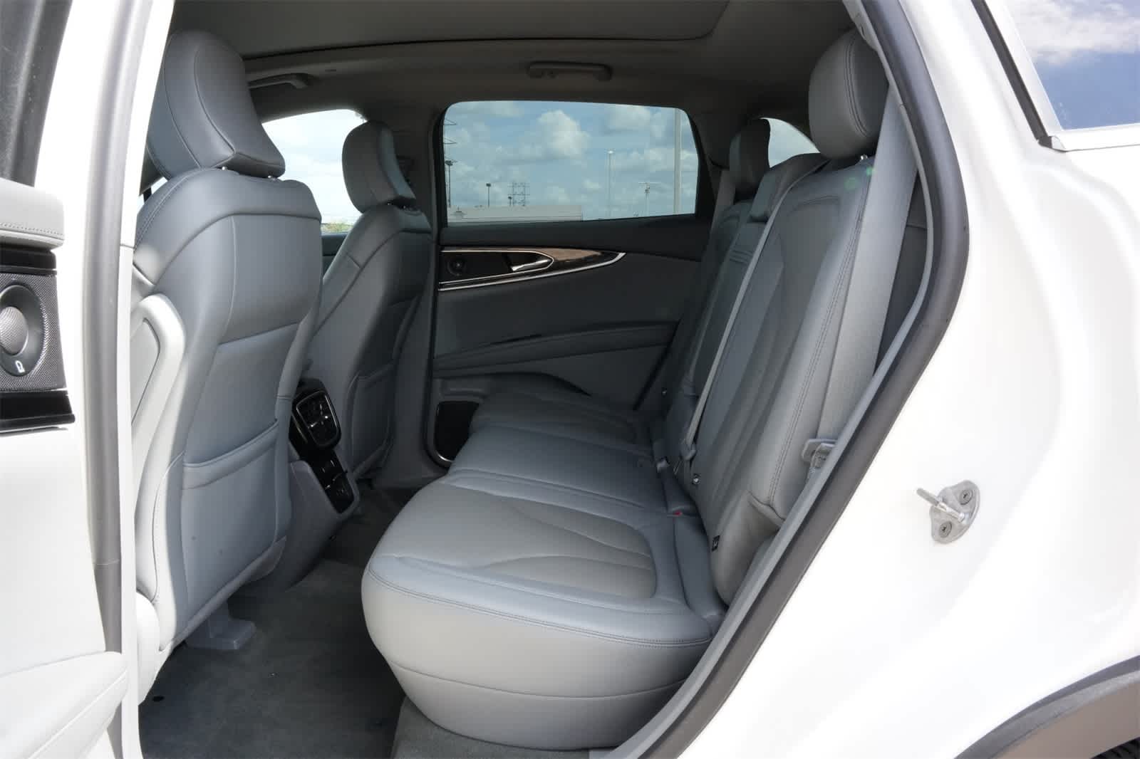 Thumbnail: 2022 Lincoln Nautilus - 18